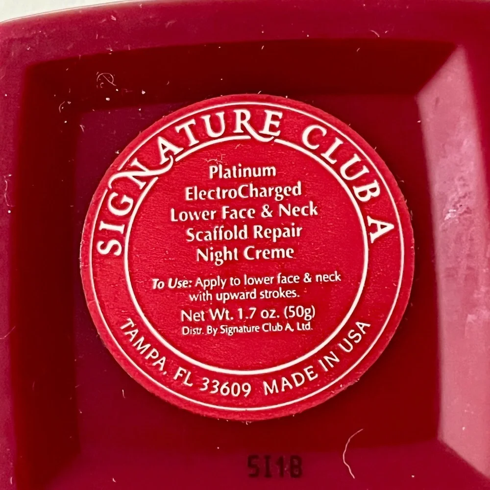 Signature club A platinum Electro charged Lower face & neck nght cream